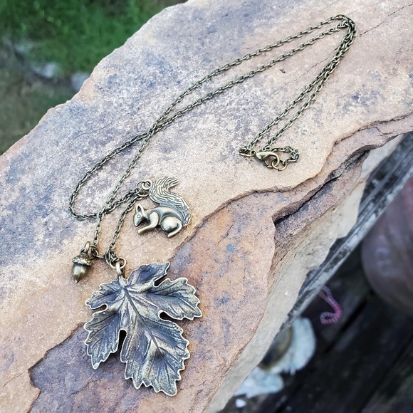 Fig leaf squirrel acorn bronze fall 20” necklace - Picture 2 of 3